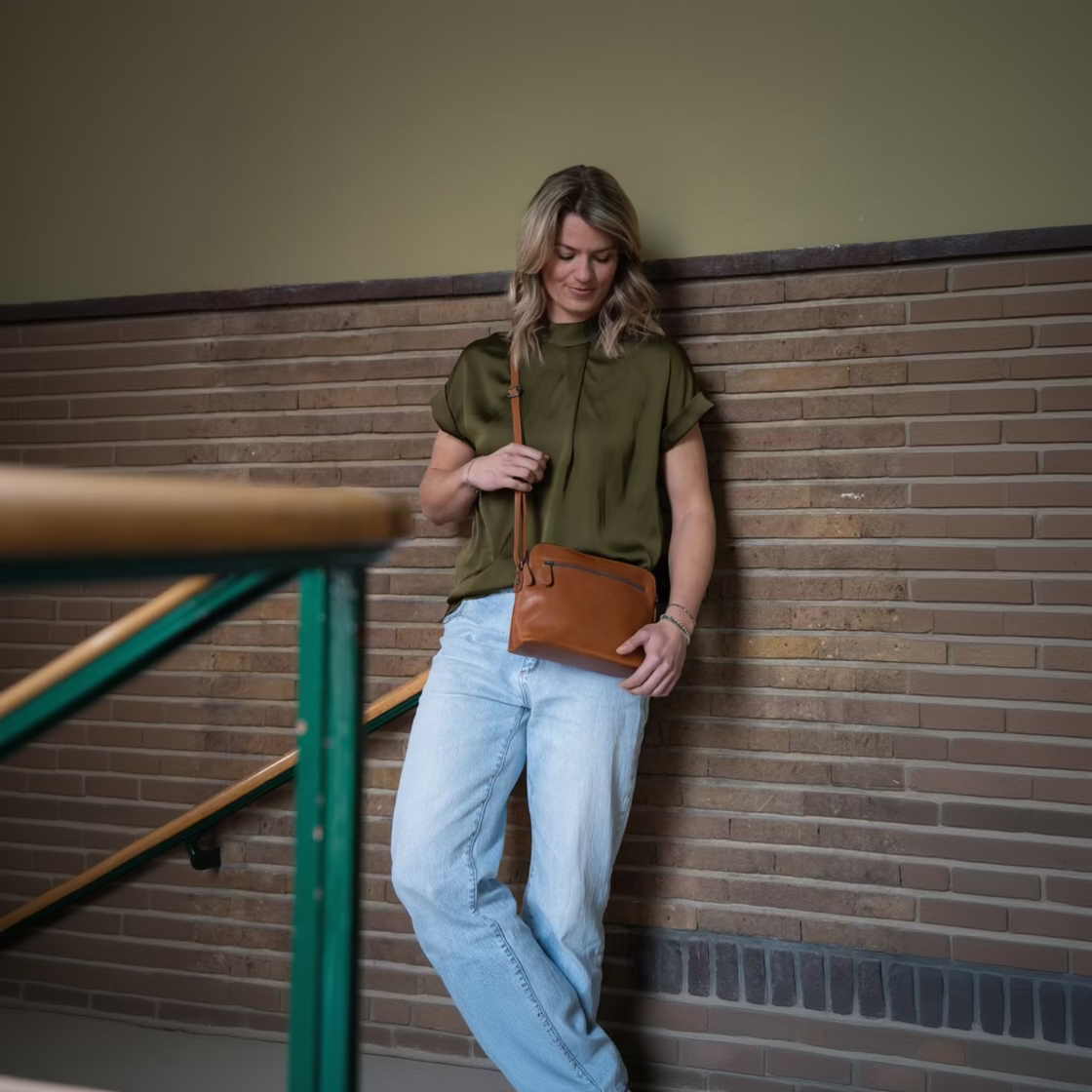 Nebraska Full-Grain Leather Crossbody Bag Damska – alternate product view 3