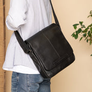 
Classic 100% Full-Grain leather Bag - Widok z tyłu ze wzmocnionymi skórzanymi pasami