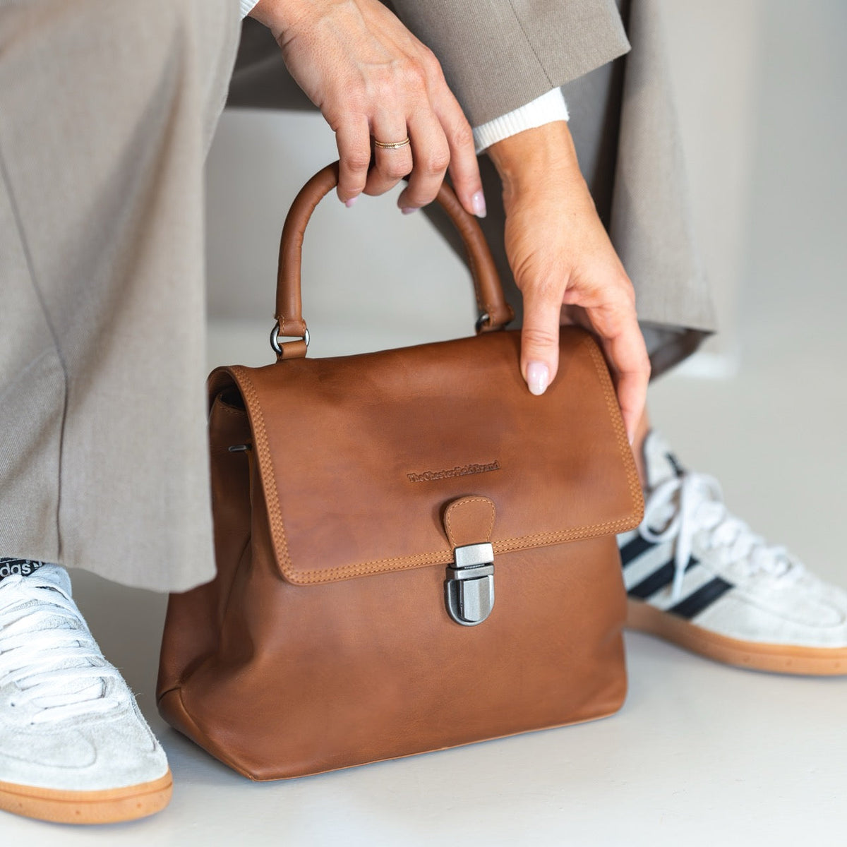 Styled Fit Perspective of Angera Full-Grain Leather Handbag Damska on Model - Natural Daylight Drape