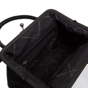 Close-Up Detail of Classic Collar &amp; Heavy-Duty Zipper Hardware on Chili Full-Grain Leather Handbag Damska
