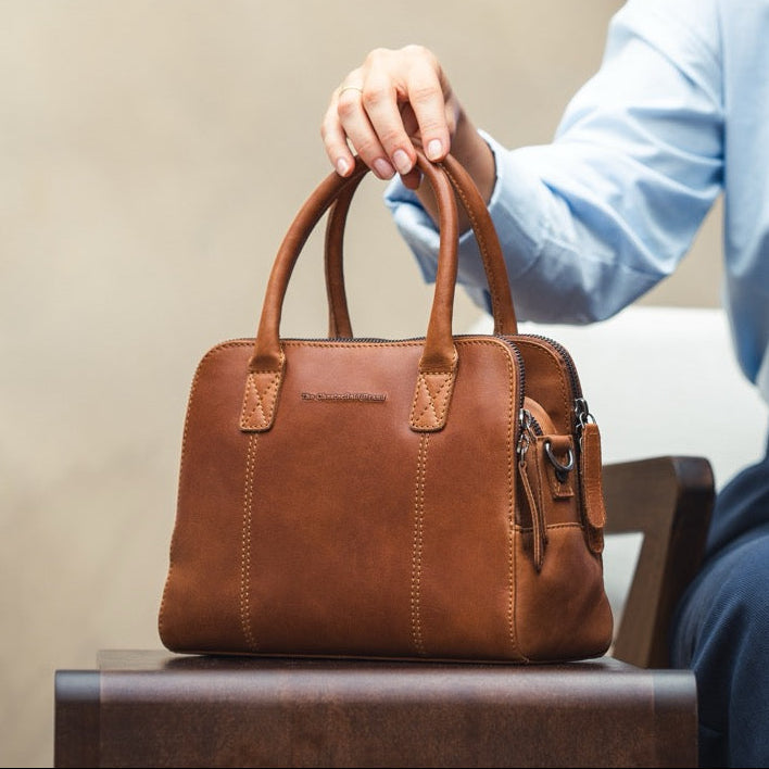 Styled Fit Perspective of Ezra Full-Grain Leather Handbag Damska on Model - Natural Daylight Drape