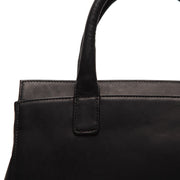 
Szczegółowe zbliżenie of Classic Collar & Heavy-Duty Zipper Hardware on Garda Skórzana torebka