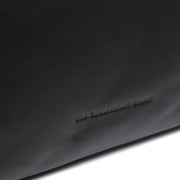 Close-Up Detail of Classic Collar &amp; Heavy-Duty Zipper Hardware on Hermosa Full-Grain Leather Handbag Damska