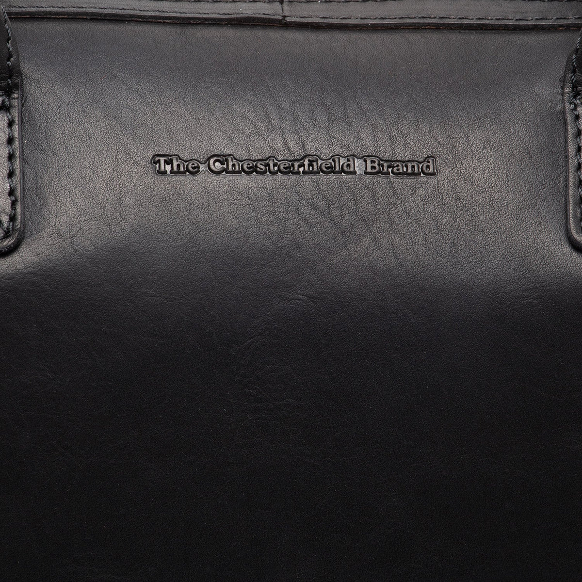 Close-Up Detail of Classic Collar &amp; Heavy-Duty Zipper Hardware on Langton Full-Grain Leather Handbag Damska