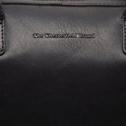 Close-Up Detail of Classic Collar &amp; Heavy-Duty Zipper Hardware on Langton Full-Grain Leather Handbag Damska