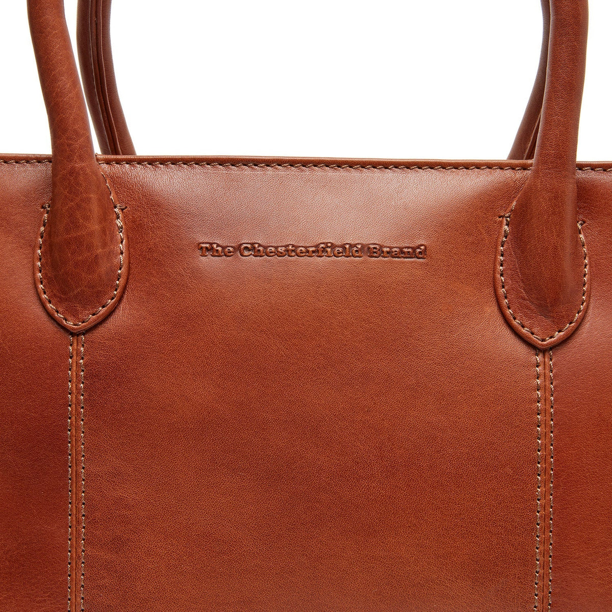 Styled Fit Perspective of Pergamino Full-Grain Leather Handbag Damska on Model - Natural Daylight Drape