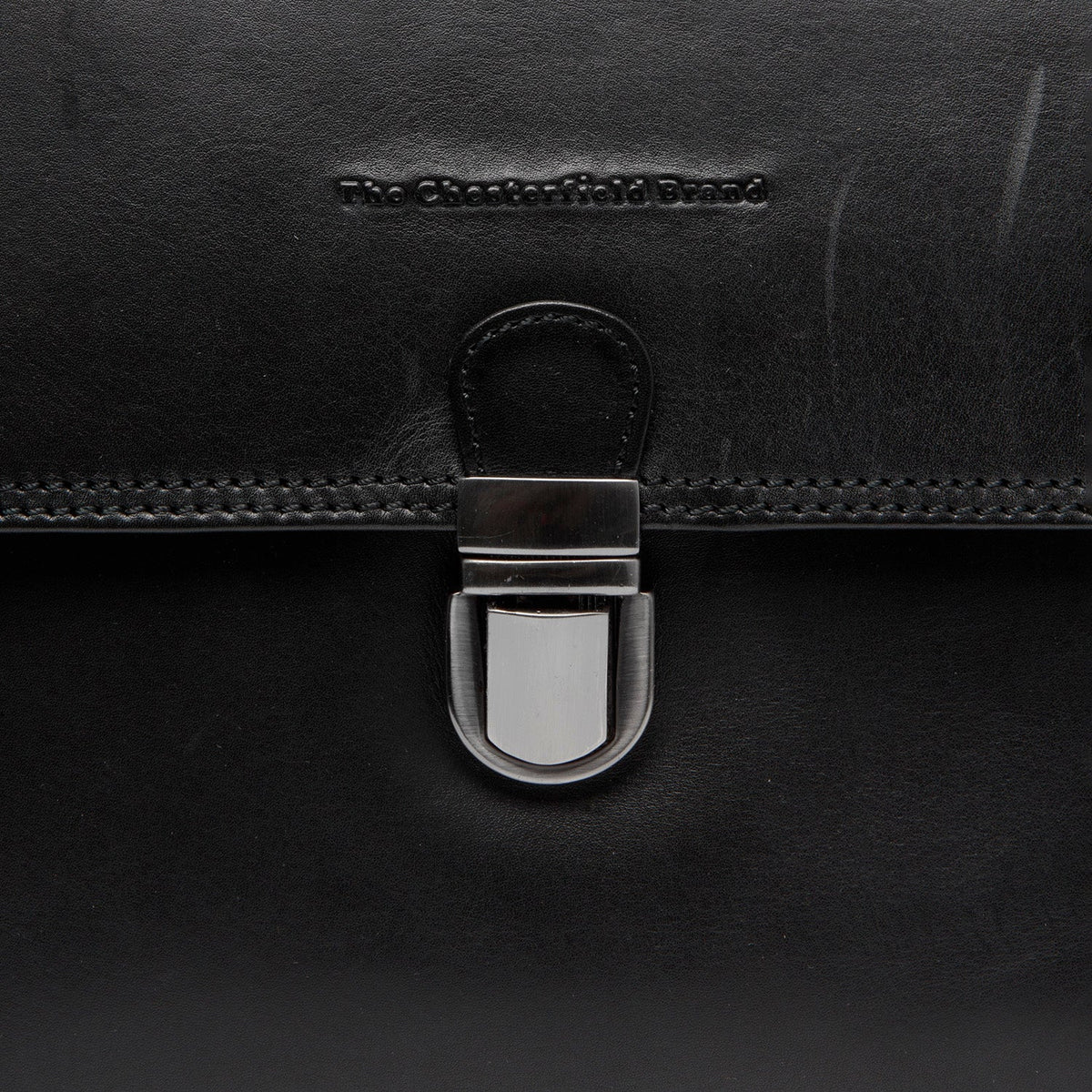 
Classic 100% Full-Grain leather Goods - Widok z tyłu z dopasowanymi ramionami i czystym dołem