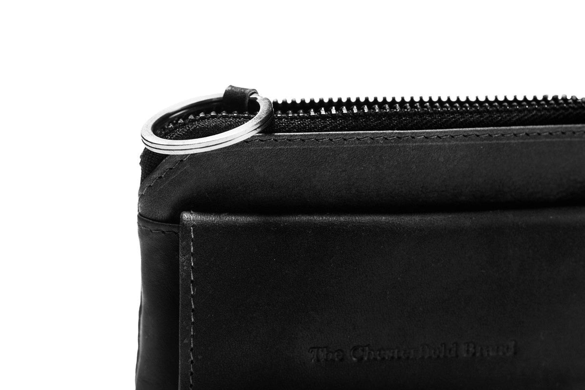 Oliver Full-Grain Leather Key Case Damska - Lateral Side Profile View Showing Sleeve Cut &amp; Athletic Taper Fit