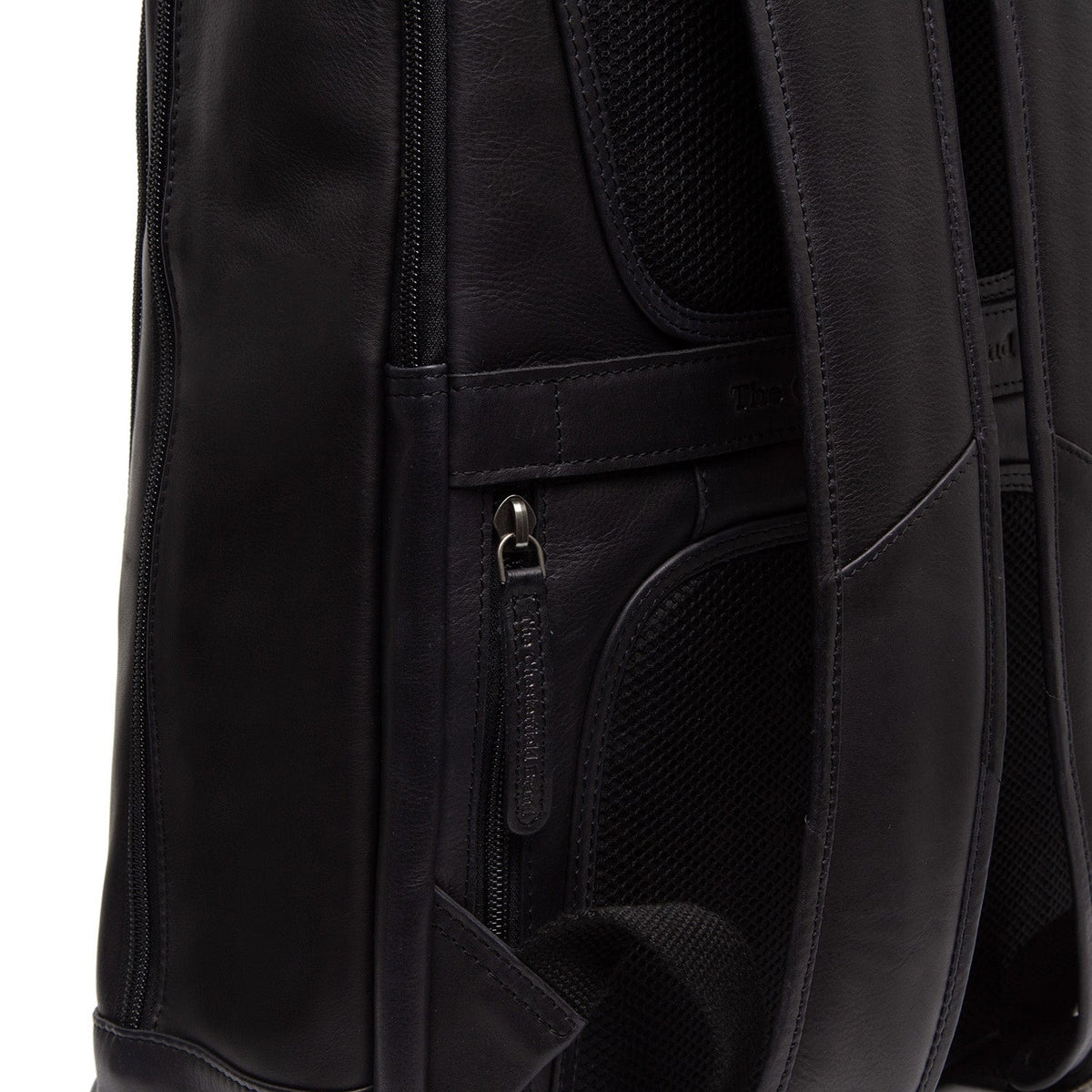 Solid Antique Brass Hardware &amp; Heavy-Duty Dual Zipper Detail on Detroit Full-Grain Leather Laptop Backpack Damska