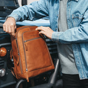 Detroit Full-Grain Leather Laptop Backpack Damska – alternate product view 2