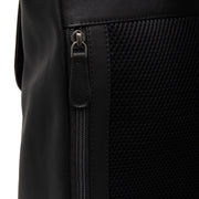 
Solid Antique Brass Hardware & Heavy-Duty Dual Zipper Detail on Farrow Skórzany plecak na laptopa