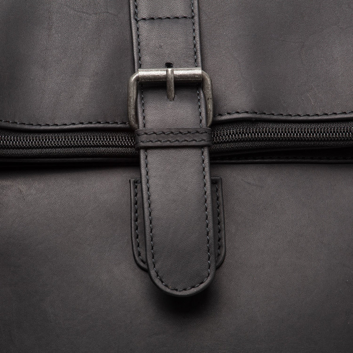 Solid Antique Brass Hardware &amp; Heavy-Duty Dual Zipper Detail on Larsson Full-Grain Leather Laptop Backpack Damska