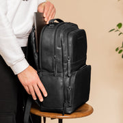 Lennox Full-Grain Leather Laptop Backpack Damska - Structured Side Profile Showing Gusset Depth &amp; Expansion Capacity
