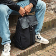 Trondheim Full-Grain Leather Laptop Backpack Damska - Structured Side Profile Showing Gusset Depth &amp; Expansion Capacity