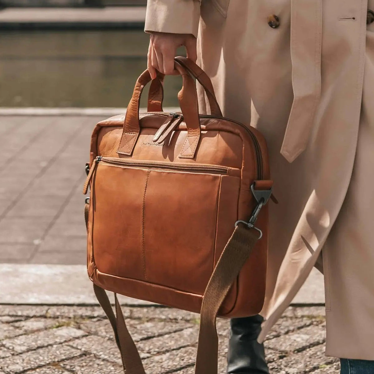 Calvi Full-Grain Leather Laptop Bag Damska – alternate product view 2