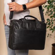 
Classic 100% Full-Grain leather Briefcase - Widok z tyłu ze wzmocnionymi skórzanymi pasami