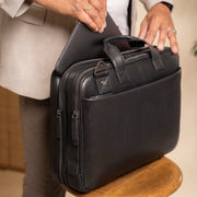 Iseo Full-Grain Leather Laptop Bag Męska - Structured Side Profile Showing Gusset Depth &amp; Expansion Capacity