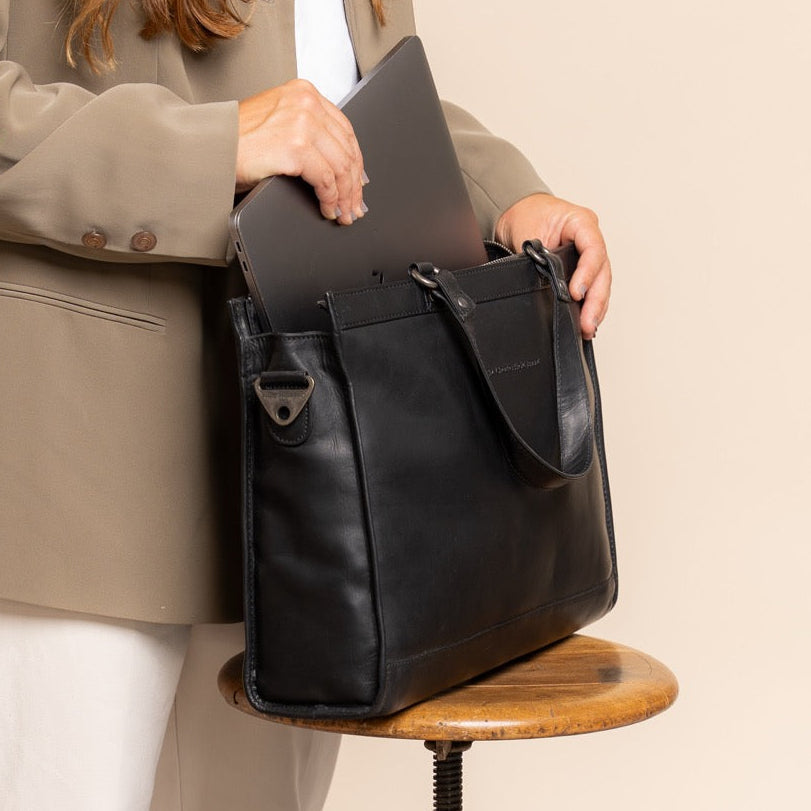 Manly Full-Grain Leather Laptop Bag Damska - Structured Side Profile Showing Gusset Depth &amp; Expansion Capacity