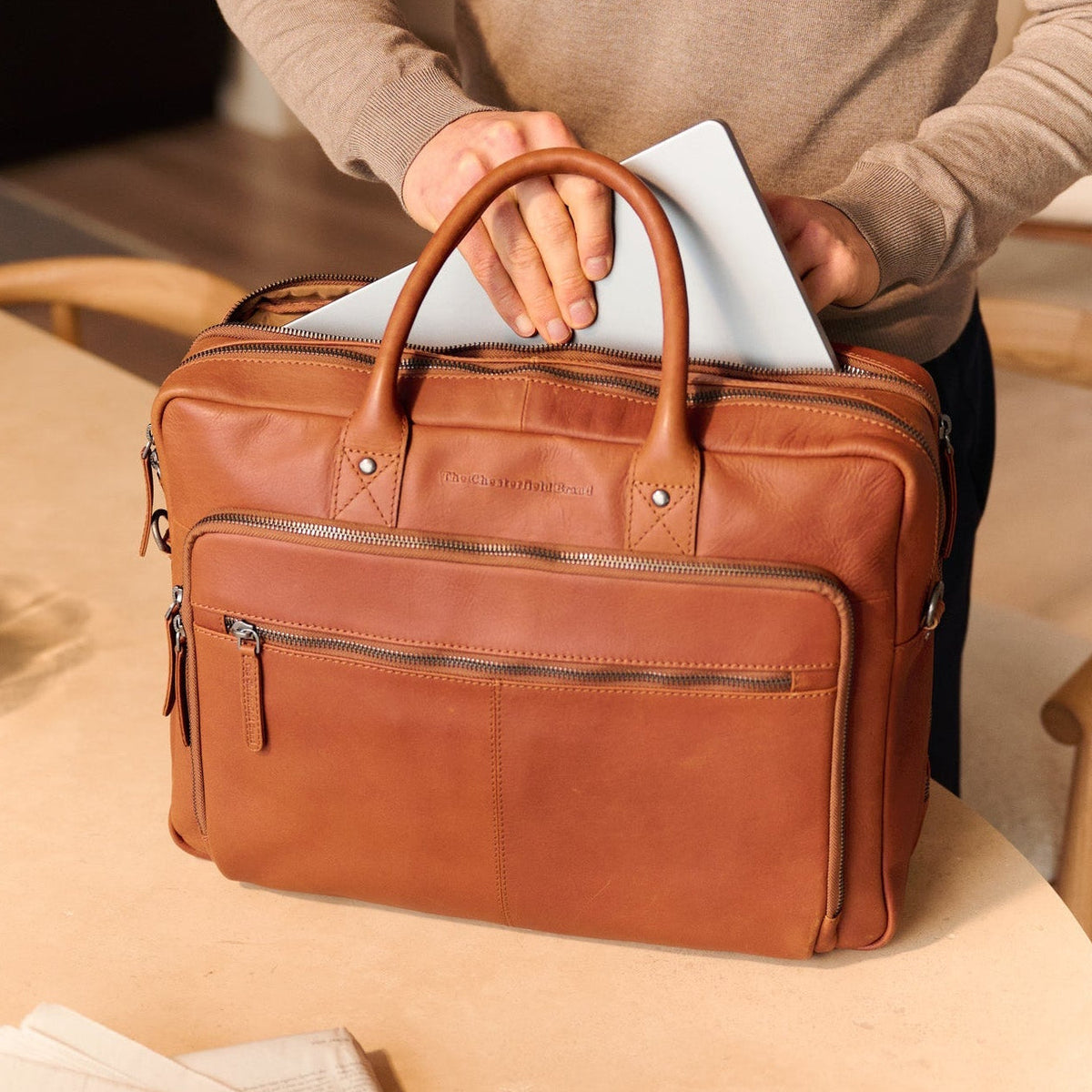 Tacama Full-Grain Leather Laptop Bag Damska – alternate product view 3