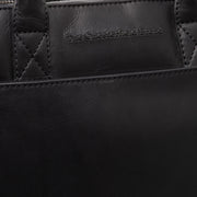 
Solid Antique Brass Hardware & Heavy-Duty Dual Zipper Detail on Tilbury Skórzana torba na laptopa
