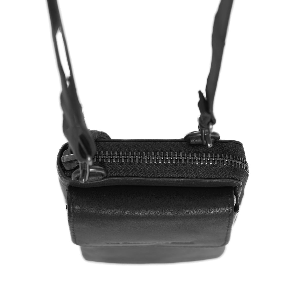 Styled Fit Perspective of Malaga Full-Grain Leather Phone Bag Damska on Model - Natural Daylight Drape