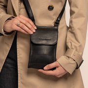 
Classic 100% Full-Grain leather Goods - Widok z tyłu z dopasowanymi ramionami i czystym dołem