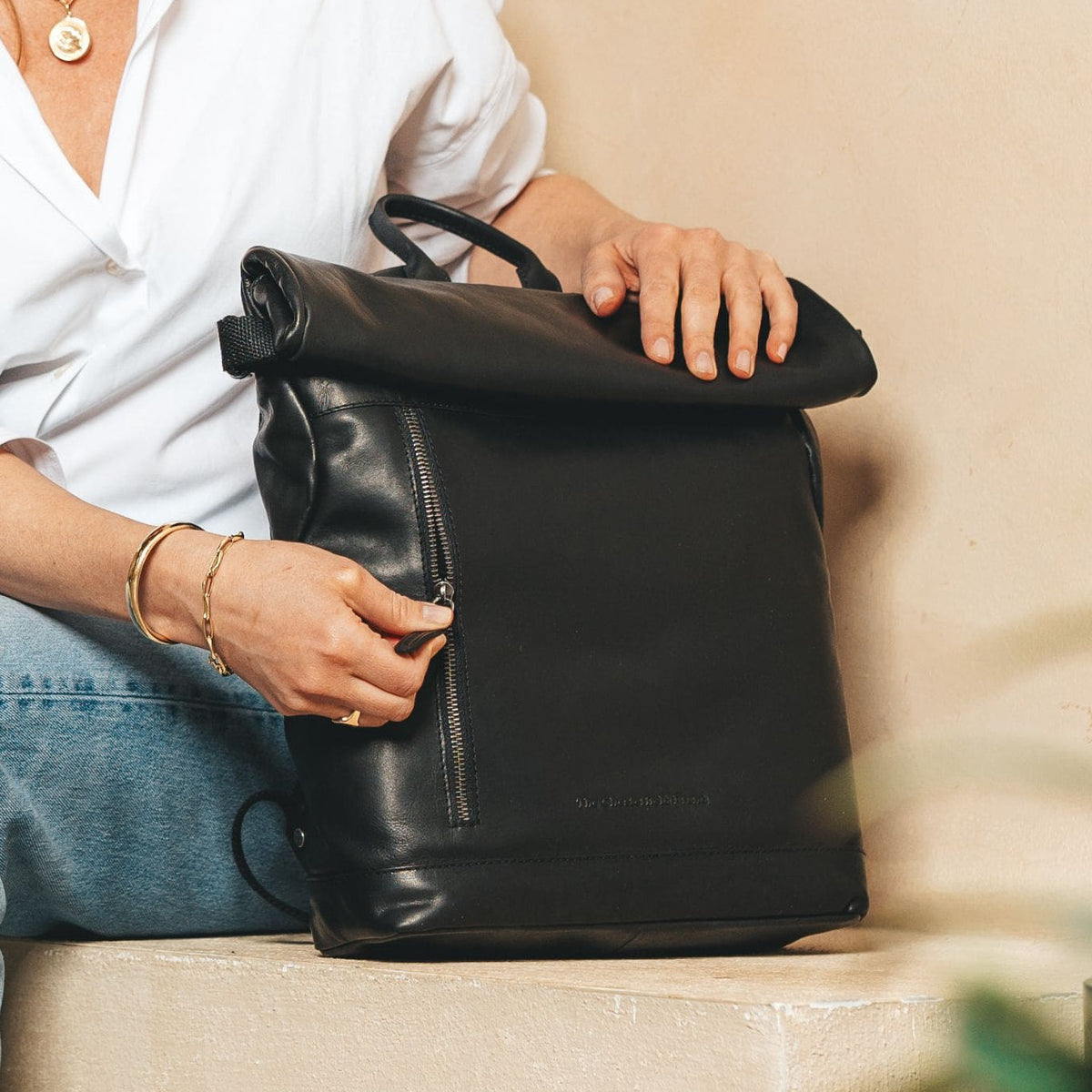 
Classic 100% Full-Grain leather Backpack - Widok z tyłu ze wzmocnionymi skórzanymi pasami