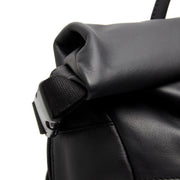 
Mazara Prawdziwa skóra licowa Roll-top Backpack - Profil boczny pokazujący pojemność i głębokość
