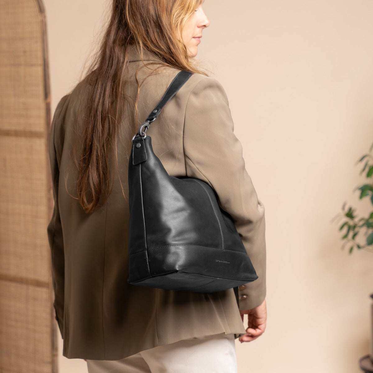 
Classic 100% Full-Grain leather Bag - Widok z tyłu ze wzmocnionymi skórzanymi pasami