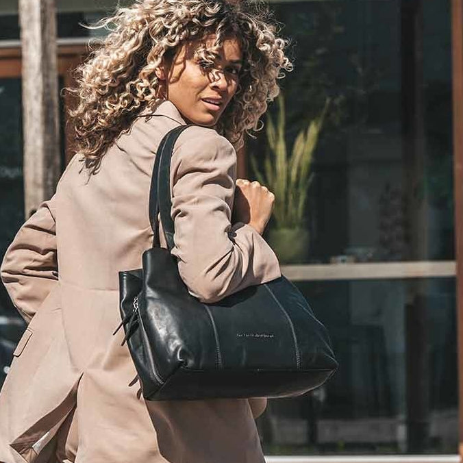 
Classic 100% Full-Grain leather Bag - Widok z tyłu ze wzmocnionymi skórzanymi pasami