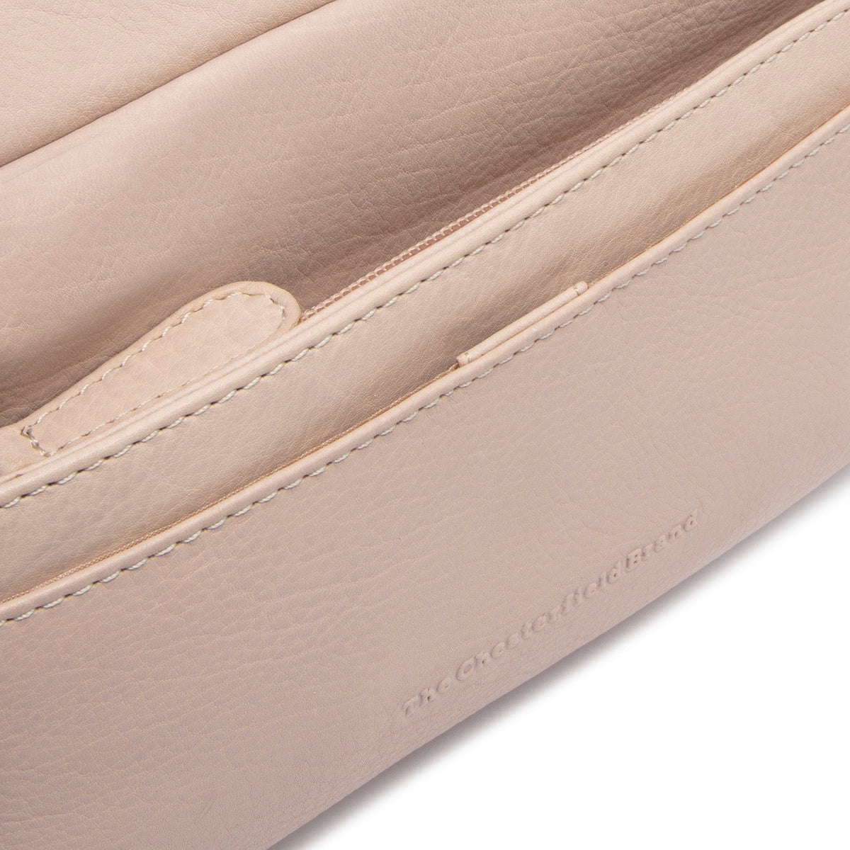 Solid Antique Brass Hardware &amp; Heavy-Duty Dual Zipper Detail on Liora Full-Grain Leather Shoulder Bag Damska