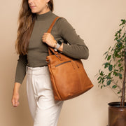 Rome Full-Grain Leather Shoulder Bag Damska - Structured Side Profile Showing Gusset Depth &amp; Expansion Capacity