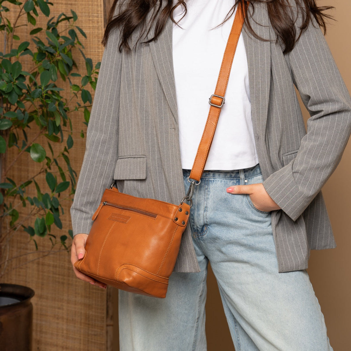 Zarita Full-Grain Leather Shoulder Bag Damska – alternate product view 3