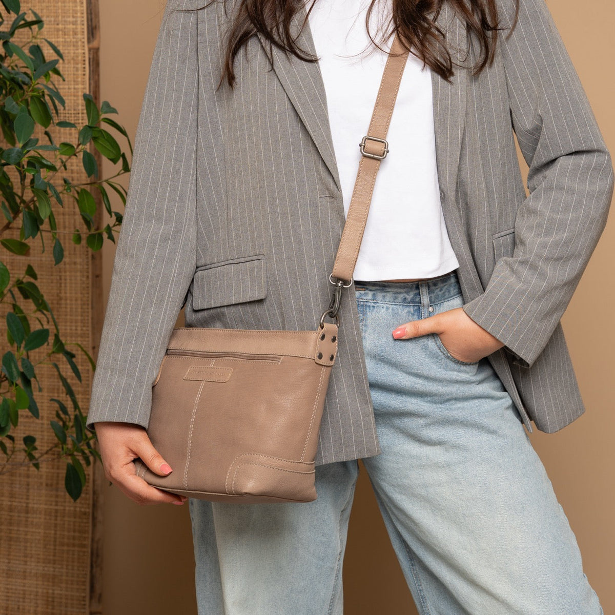 Zarita Full-Grain Leather Shoulder Bag Damska – alternate product view 3
