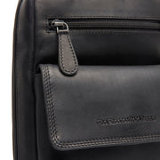 
Leather Sling Bag Turelle - Profil boczny pokazujący pojemność i głębokość