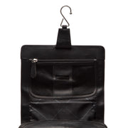 Close-Up Detail of Classic Collar &amp; Heavy-Duty Zipper Hardware on Rosario Full-Grain Leather Toiletry Bag Damska