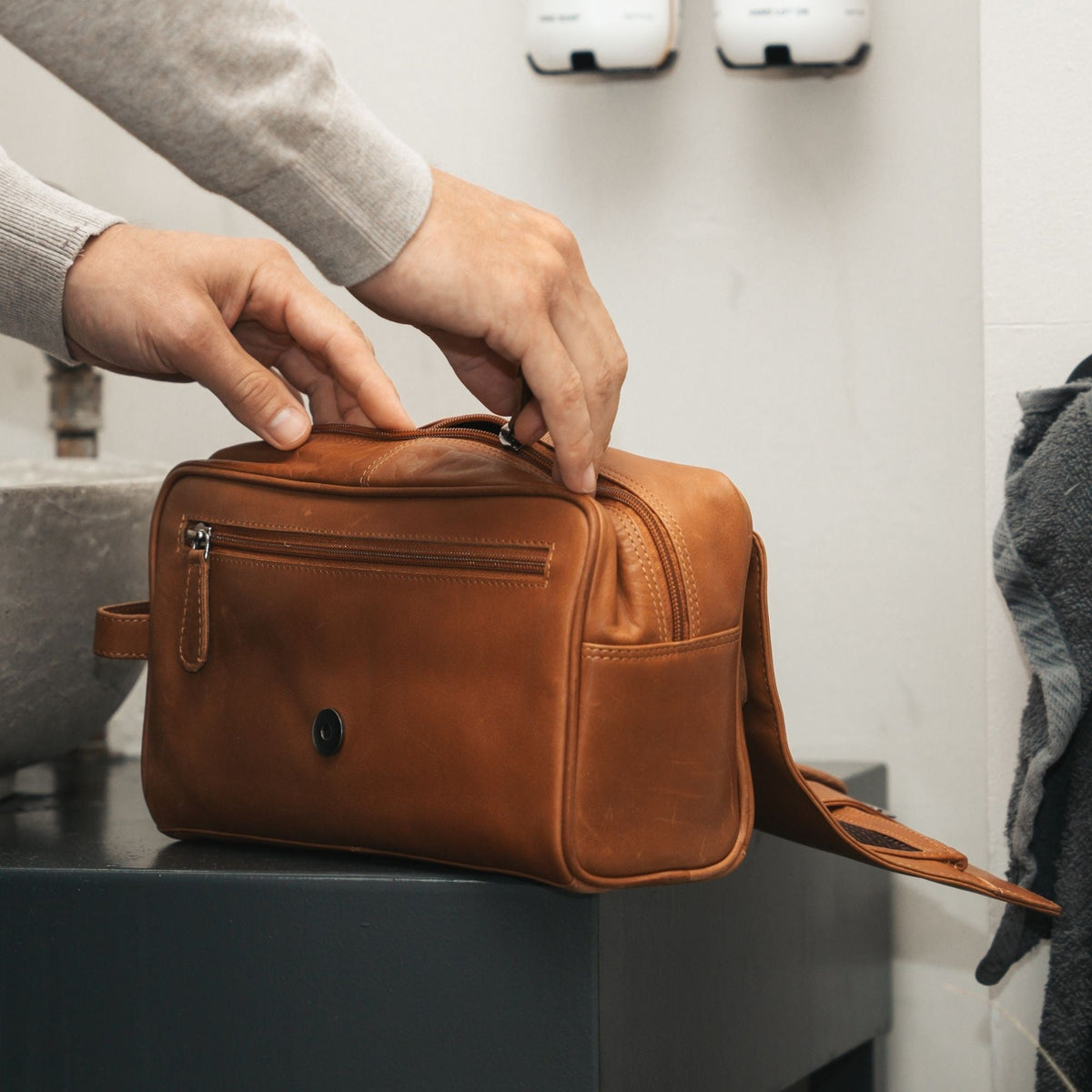Rosario Full-Grain Leather Toiletry Bag Damska – alternate product view 3
