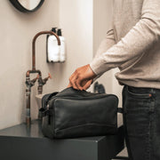Stefan Full-Grain Leather Toiletry Bag Damska - Lateral Side Profile View Showing Sleeve Cut &amp; Athletic Taper Fit
