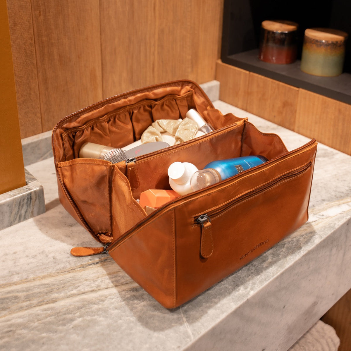 Trevia Full-Grain Leather Toiletry Bag Damska – alternate product view 3