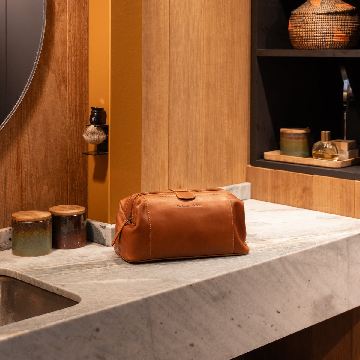 Vince Full-Grain Leather Toiletry Bag Damska – alternate product view 3