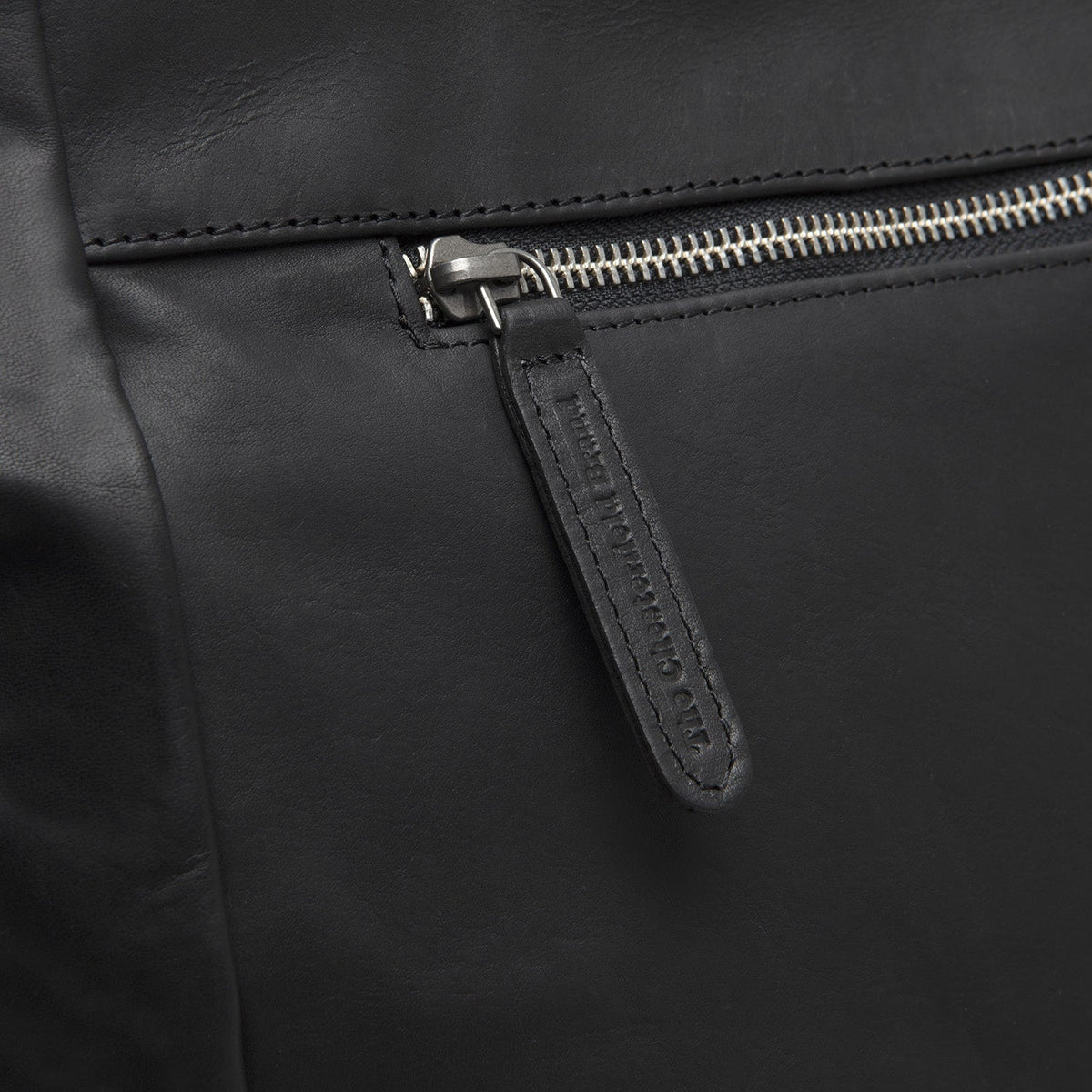 Solid Antique Brass Hardware &amp; Heavy-Duty Dual Zipper Detail on Berlin Full-Grain Leather Tote Bag Damska