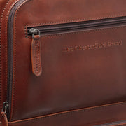 
Szczegółowe zbliżenie of Classic Collar & Heavy-Duty Zipper Hardware on Leather Trolley San Marino Damska Damska