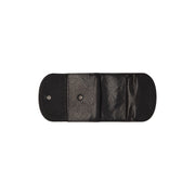 
Solid Antique Brass Hardware & Heavy-Duty Dual Zipper Detail on Newton Skórzany portfel