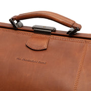 Corfu Full-Grain Leather Weekender Bag Damska - Structured Side Profile Showing Gusset Depth &amp; Expansion Capacity
