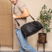 Perth Full-Grain Leather Weekender Bag Damska - Structured Side Profile Showing Gusset Depth &amp; Expansion Capacity