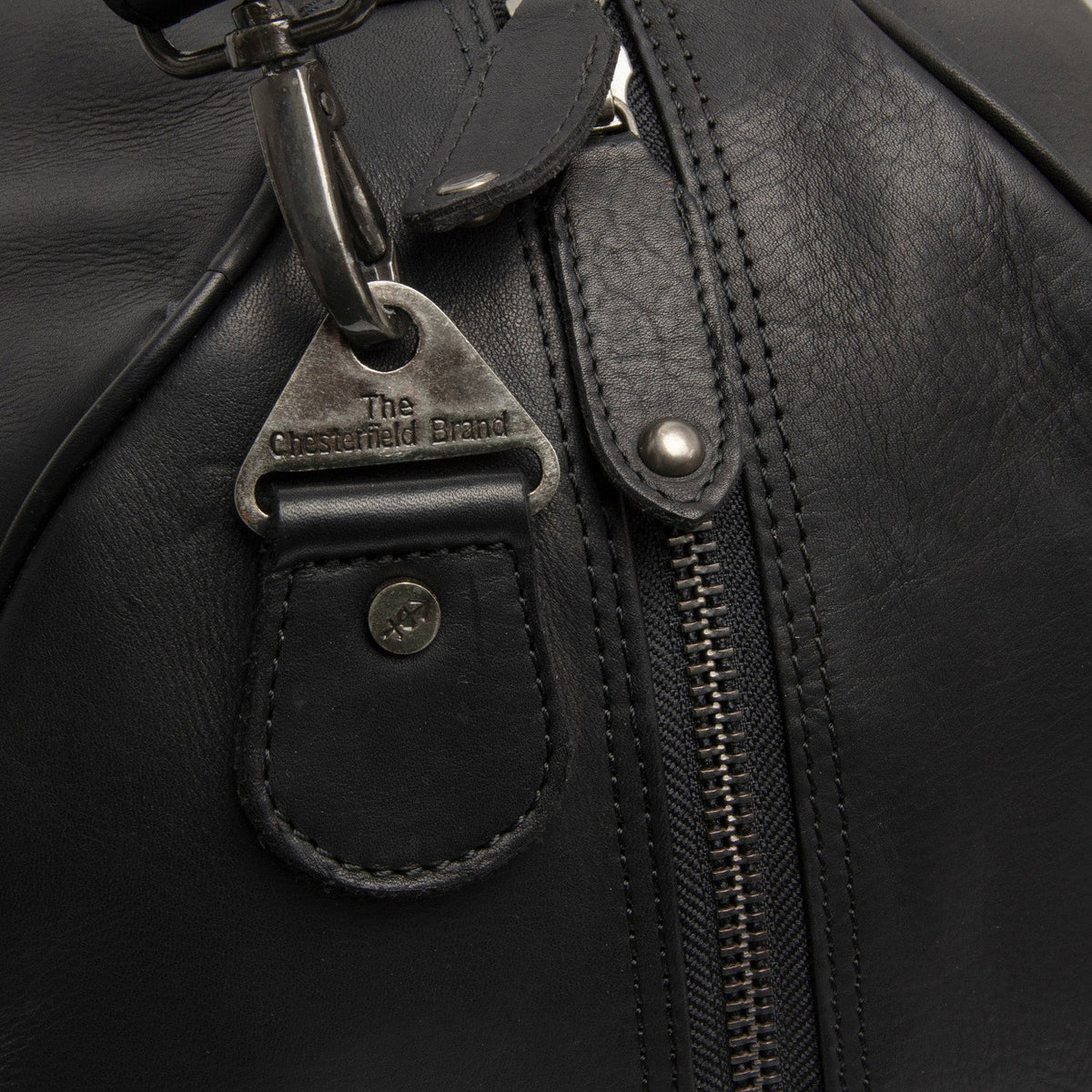 Solid Antique Brass Hardware &amp; Heavy-Duty Dual Zipper Detail on Rivaro Full-Grain Leather Weekender Bag Damska
