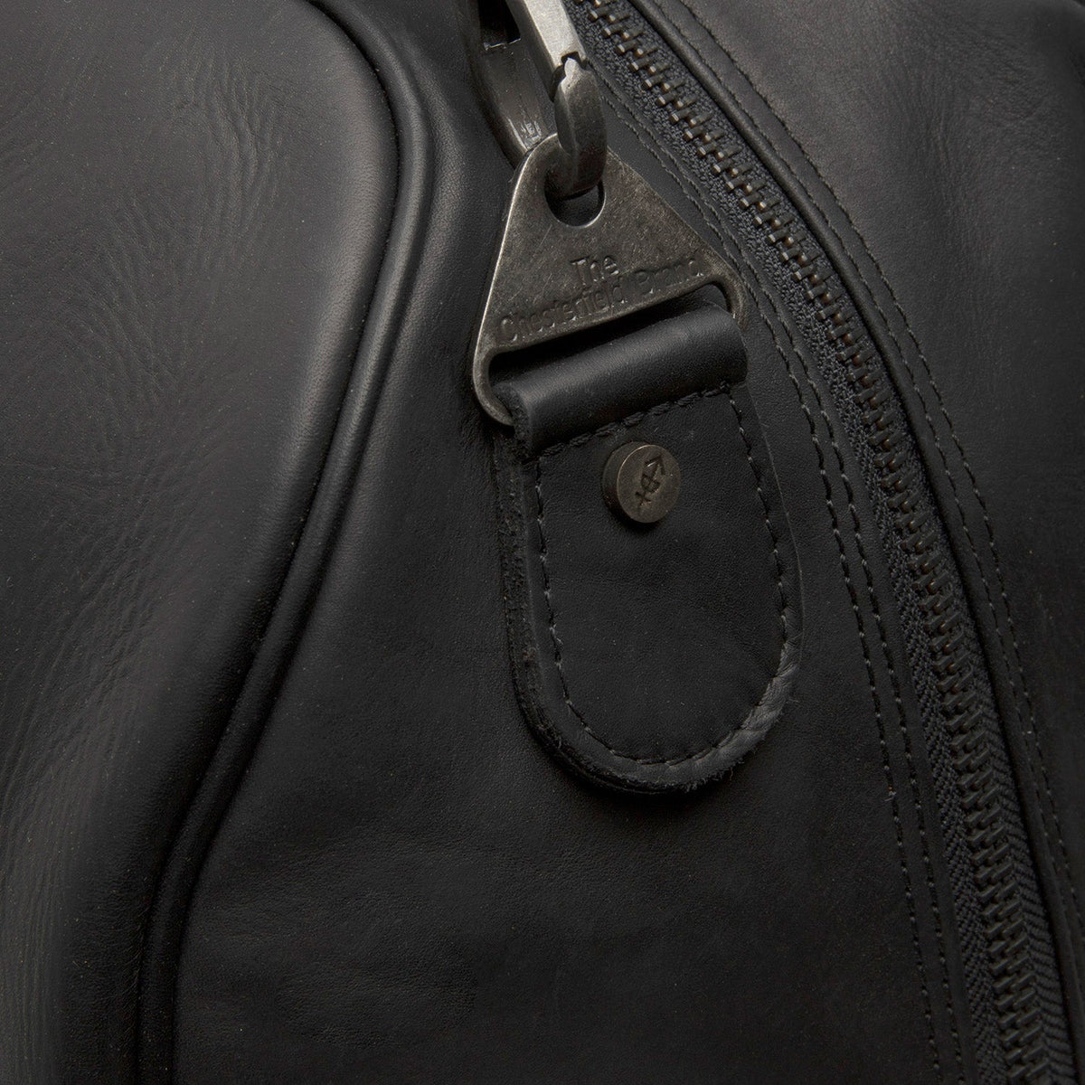 Solid Antique Brass Hardware &amp; Heavy-Duty Dual Zipper Detail on William Full-Grain Leather Weekender Bag Damska