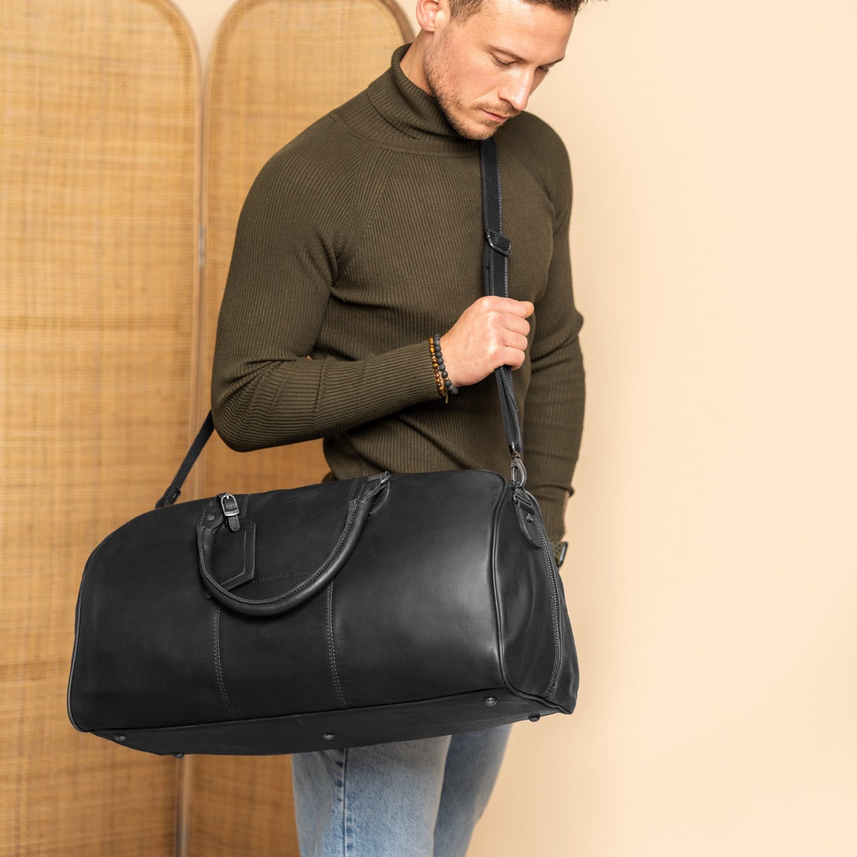 William Full-Grain Leather Weekender Bag Damska - Structured Side Profile Showing Gusset Depth &amp; Expansion Capacity