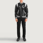 
Liberte California Czarny Leather Varsity Kurtka Skórzana Męska - Widok z boku z ergonomicznym krojem rękawa