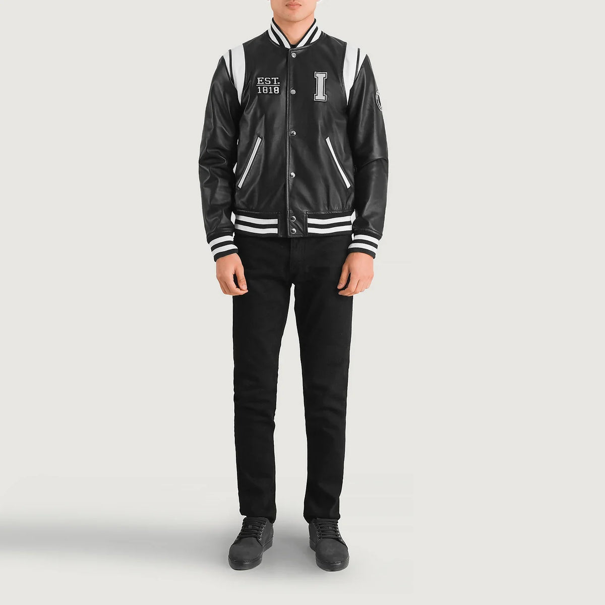 
Liberte Illinois Czarny Leather Varsity Kurtka Skórzana Męska - Widok z boku z ergonomicznym krojem rękawa
